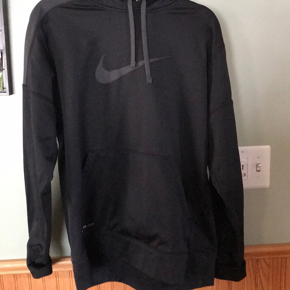 nike  therma-fit hoodie